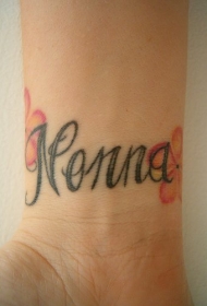 手腕彩色英文字母花朵纹身图片