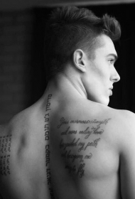 男性背部各种字母黑色纹身图案