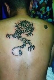 背部中国风部落龙纹身图案