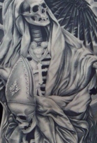 背部黑色宗教风格骷髅纹身图案