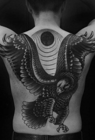 背部new school黑白大雕和阳光纹身图案