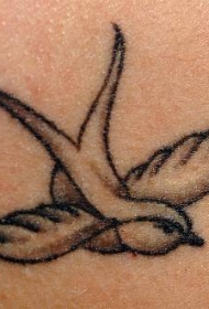 黑灰色的燕子纹身图案