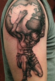 大臂黑灰人像举地球纹身图案