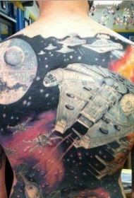 背部巨大的斑斓星球大战主题纹身图案
