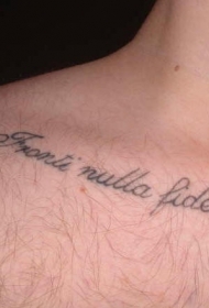 男性锁骨英文字母纹身图案