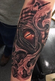 小臂中型彩色龙眼纹身图案