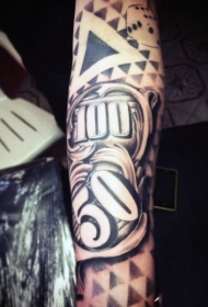 手臂简单的黑色美元钞票部分纹身图案