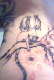 樱花树上有翅膀的猫纹身图案