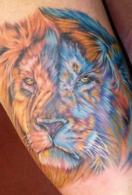 腿部彩色逼真的狮子头纹身图案
