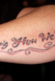 黑色和红色的英文字母手臂纹身图案