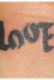 手腕英文双向图爱字纹身图片