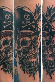 手臂old school黑白海盗骷髅羽毛纹身图案