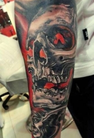 手臂彩色骷髅头与神秘面孔纹身图案