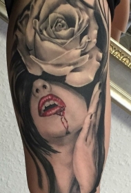 彩色现实主义风格的血腥女人纹身图案