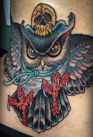 颈部插画风格的彩色猫头鹰纹身图案