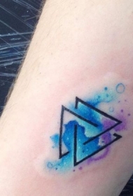 黑色连接三角形与彩色泼墨纹身图案