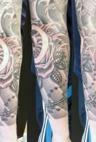 手臂令人印象深刻的黑灰玫瑰钥匙和时钟纹身图案