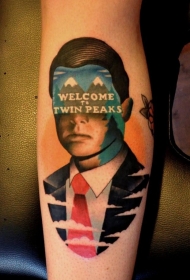 腿部超现实主义风格的有色人纹身图案