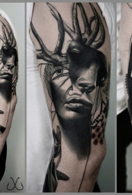 手臂超现实主义风格鹿角和人脸纹身图案