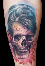 腿部彩色现实糖头骨纹身图片