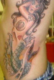 侧肋性感的美人鱼经典纹身图案