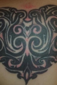 黑色和红色部落心形纹身图案