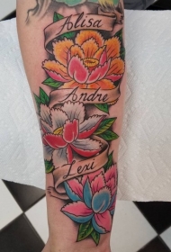 手臂老学校的风格色彩花朵纹身图案