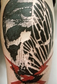 黑色的骷髅轮廓与眼睛纹身图案