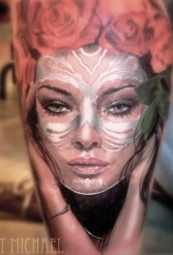 小腿部落妇女与红玫瑰纹身图案