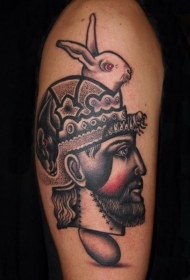 手臂令人惊叹的彩色神秘头像纹身图案