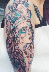 大臂素描风格印度女郎与羽毛纹身图案