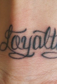 手腕内侧黑色英文字母纹身图案