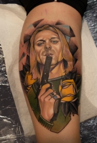 腿部彩色新风格男子手枪纹身图案