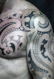 半甲简单的黑色波利尼西亚图腾纹身图案