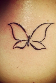 女性简易蝴蝶轮廓纹身图案