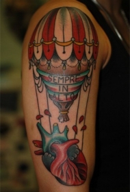 老派风格的彩色气球和心脏纹身图片