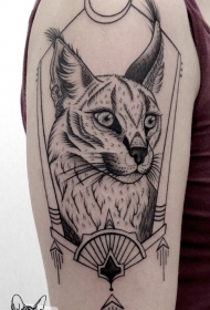 大臂线条野猫与月亮纹身图案