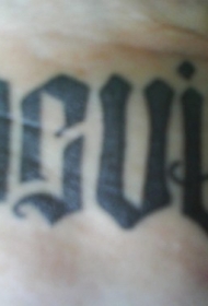 手腕黑色花体字纹身图案