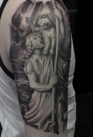 大臂有趣的黑灰雕像纹身图案