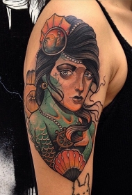 肩部复古风格的彩色肖像纹身