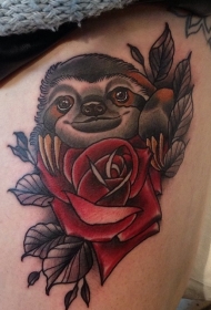 腿部令人印象深刻的彩绘懒惰与花纹身图案