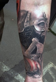 手臂现实主义风格的彩色中世纪武士纹身