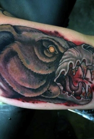 令人毛骨悚然的血腥熊头彩色手臂纹身图案