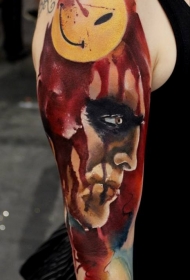 手臂插画风格血腥人像和黄色笑脸纹身图案