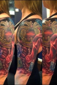 手臂自然美丽的彩色皇冠花朵纹身图案