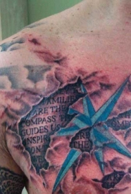 胸部皮肤撕裂字母和星星纹身图案