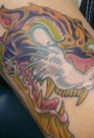 手臂彩色old school愤怒的老虎纹身
