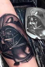 非常惊人的斯巴达战士头盔手臂纹身图案