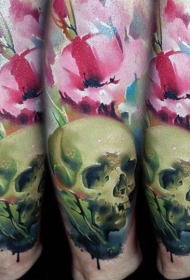 腿部彩色逼真的头骨与花朵纹身图案