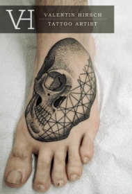 脚背雕刻风格黑色骷髅几何纹身图案